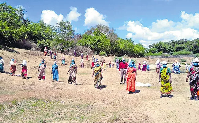 MGNREGA In Telangana Number of Laborers Reaches 23 Lakhs - Sakshi