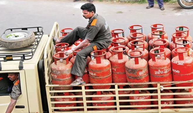  Non-subsidised LPG cylinder price slashed by over Rs 160 - Sakshi