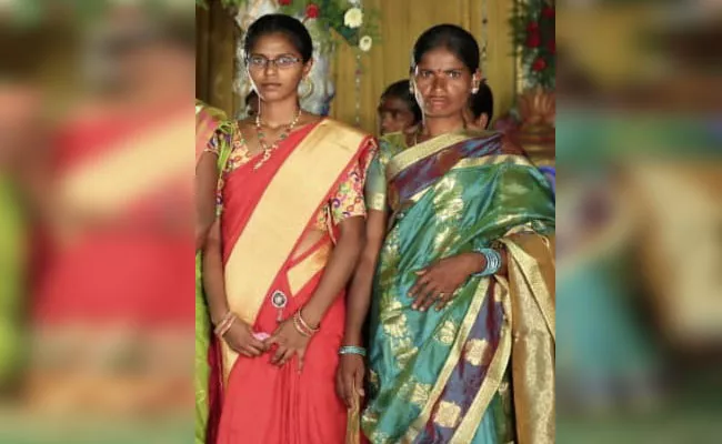 Mother And Daughter End Life Due To Financial Problems - Sakshi