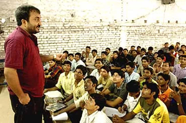 Super 30 founder Anand Kumar offers free IIT-JEE - Sakshi