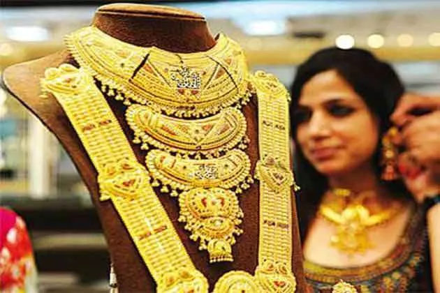 Gold prices fall today after sharp jump - Sakshi