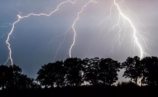 Three Deceased In Lightning Strike In Vizianagaram District - Sakshi