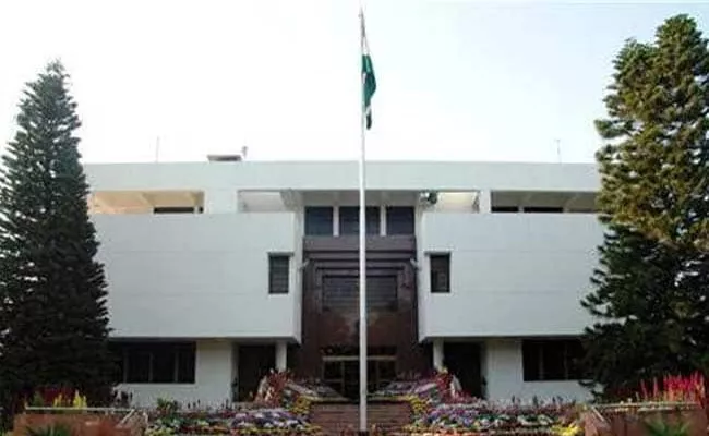 50 Percent Staff Will Reduce In Pakistan High Commission in New Delhi - Sakshi