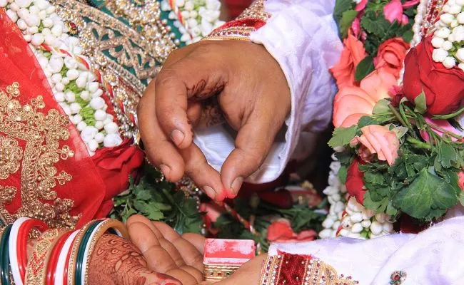 Gauhati High Court Says Wife Refusal To Wear Sakha And Sindoor Signifies Refusal To Marriage - Sakshi