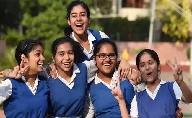 Girls Top In CBSE Tenth Class Results At Delhi - Sakshi