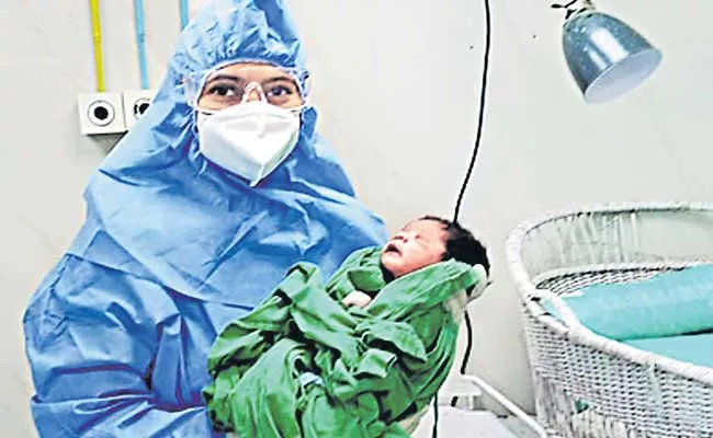 500 Women Given Birth To Children With Covid 19 Positive At Mumbai - Sakshi