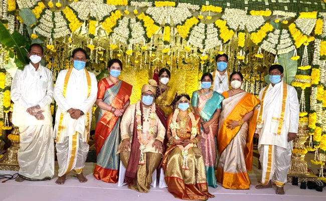 Telangana DGP M Mahender Reddy Son nitesh gets married - Sakshi