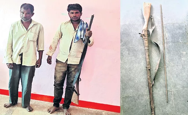 Animal Hunters And Gun Held in Medak - Sakshi