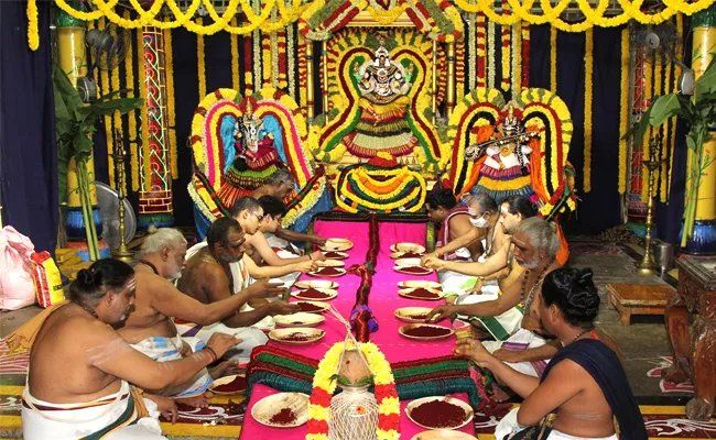 Laksha Kumkumarchana At Kapileswaraswamy Temple - Sakshi
