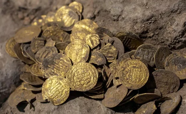 A Hoard Of Old Gold Coins Has Been Unearthed In Israel - Sakshi