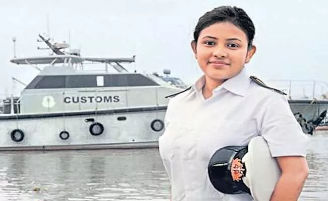 Special Story About First Woman Marine Engineer Sonali Banerjee - Sakshi