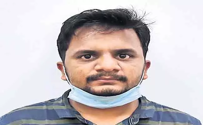 Police Arrest Fifth Class Dropout Fake Doctor In Hyderabad - Sakshi