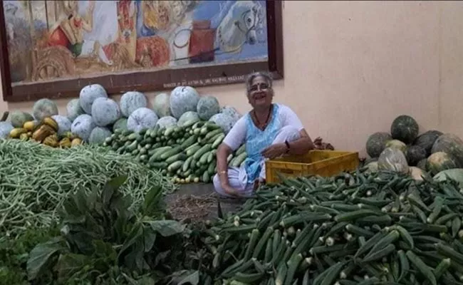 Fact check : Sudha Murthy Selling Vegetables In Raghavendra Swamy Temple - Sakshi