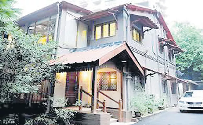 Dawood ibrahim man calls up Maharashtra CM Uddhav Thackeray house - Sakshi