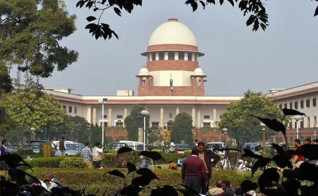 Not possible no extension of loan moratorium: Centre tells Supreme Court - Sakshi