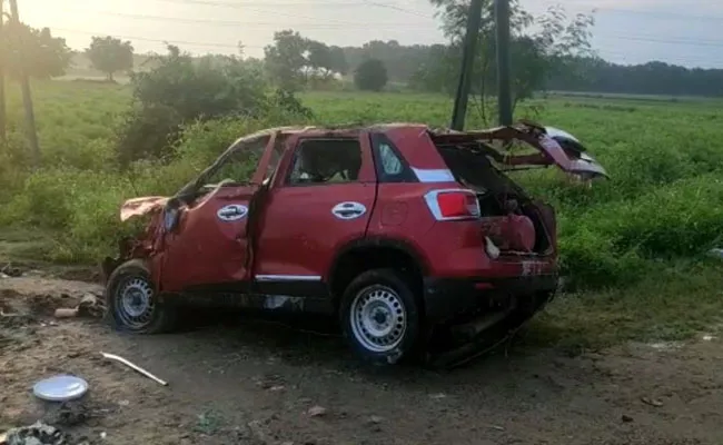 4 Killed One Injured In Car Accident Near Rompicherla Major Canal - Sakshi