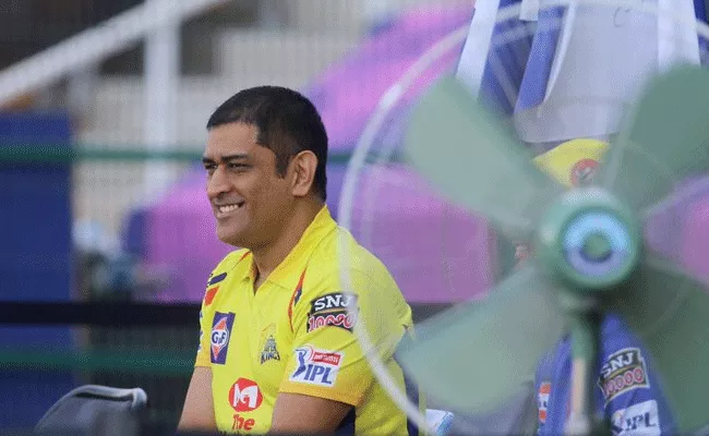 Dhoni Finishes Without  A 50 For 1st Time - Sakshi