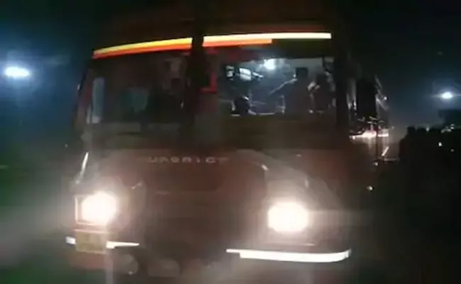 Bus Hijack Drama By Husband To Save Wife Fake Phone Call To Police - Sakshi