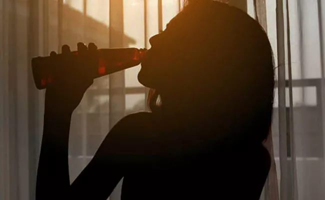 Nizamabad: The Number Of Women Addicted To Alcohol Is Increasing - Sakshi