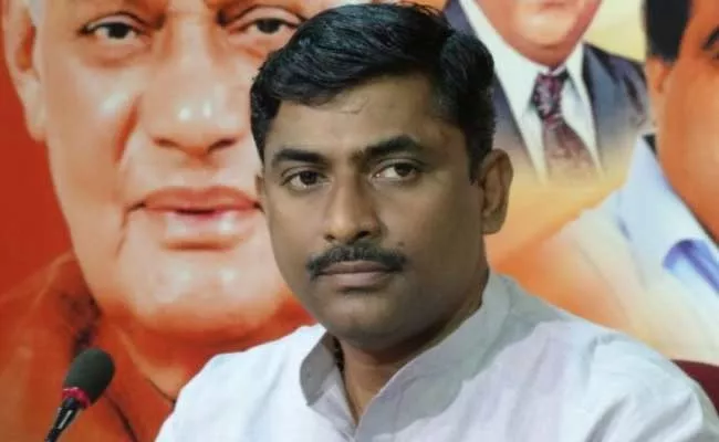 BJP Leader Muralidhar Rao Slams On TRS In Delhi - Sakshi
