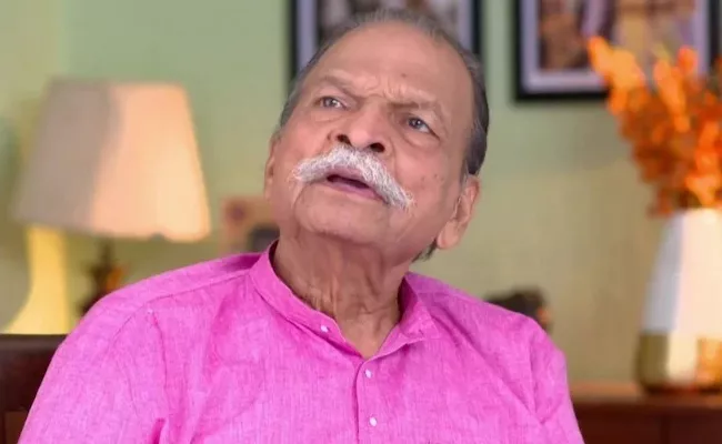 Veteran Actor Ravi Patwardhan Dies of Heart Attack - Sakshi