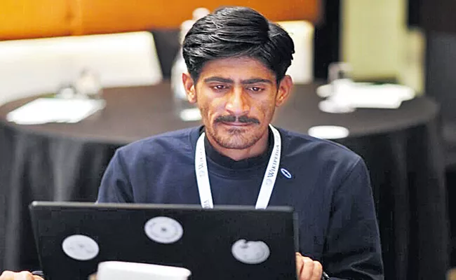 Carpenter Become A Hindi Wikipedia Reviewer - Sakshi