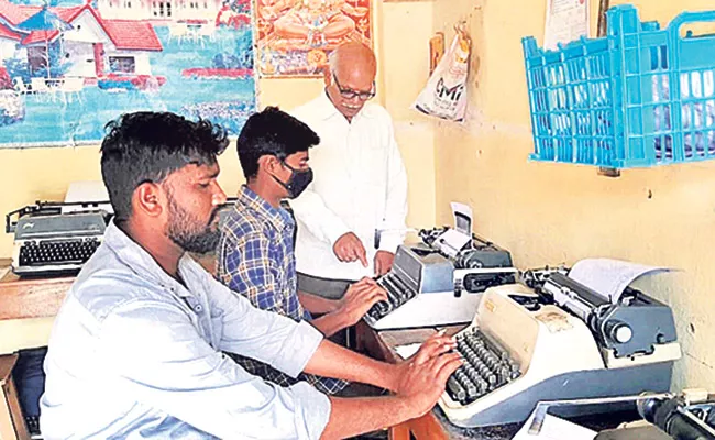 70 Years Old Man Runs Typewriting Center At Suraram In Hyderabad - Sakshi