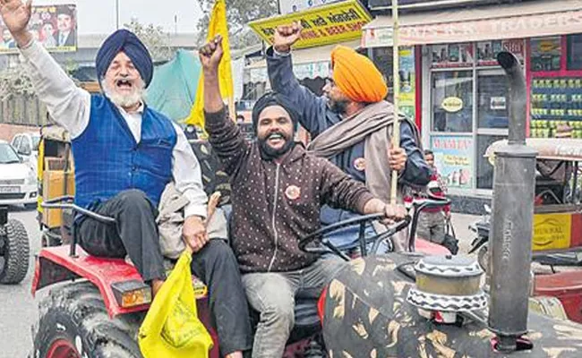 Delhi Police Allowed Farmers Tractor Rally On Republic Day - Sakshi