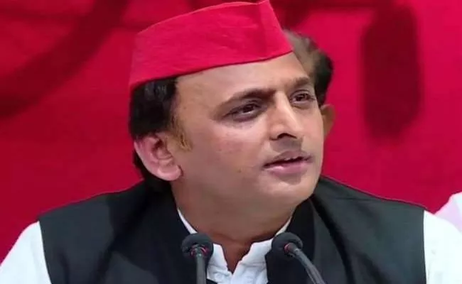 Akhilesh Yadav Questioned UP Govt Over Banning Diesel For Tractor Rally - Sakshi