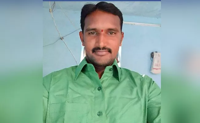 Man Commits Suicide While In Video Call With Family Member In Nizamabad - Sakshi