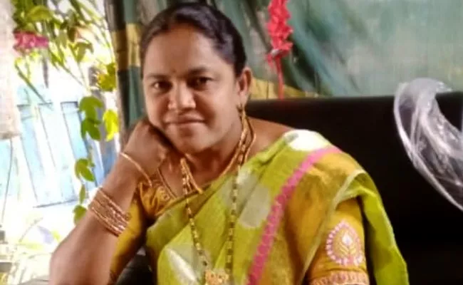 bhadradri: Anganwadi Worker Dies After Covid Vaccination - Sakshi