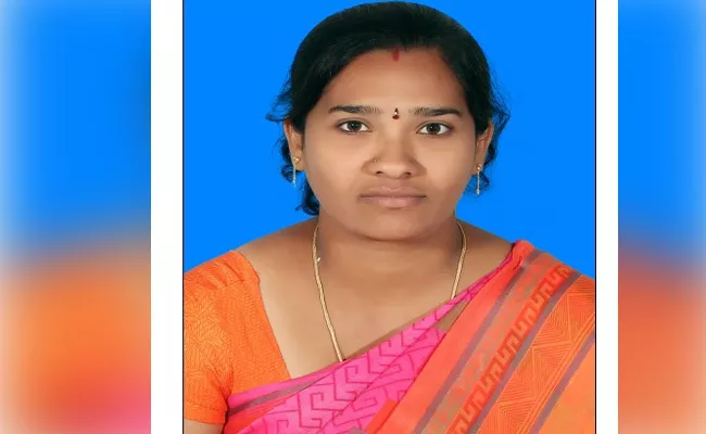 Woman Panchayat Secretary Suspected Death In Karimnagar - Sakshi