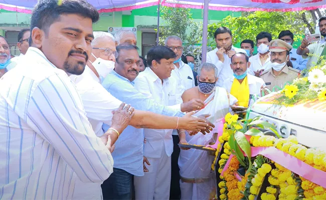 NATA Donates Ambulance To Telangana Government In Luxettipet - Sakshi