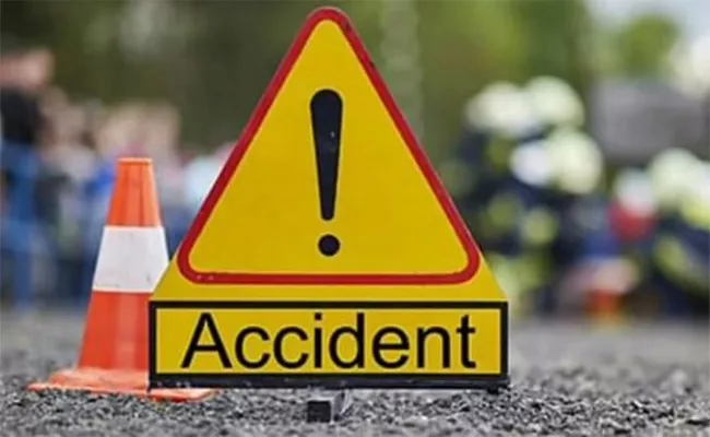 Three People Deceased In Road Accident At Vinukonda - Sakshi