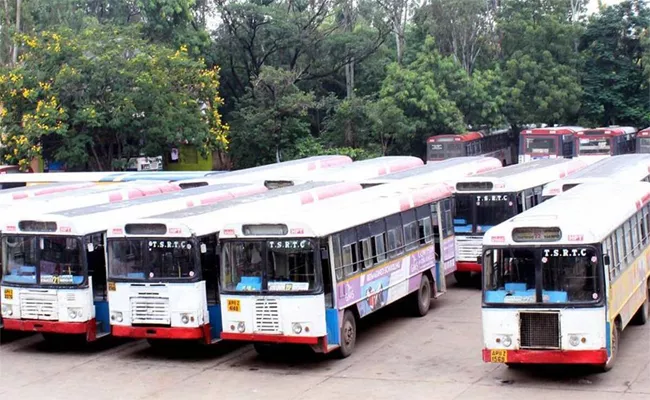 Centre Not Allocated Funds For TSRTC - Sakshi