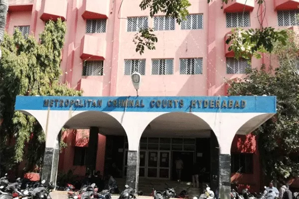 Telangana MLAs Reach Nampally Court - Sakshi