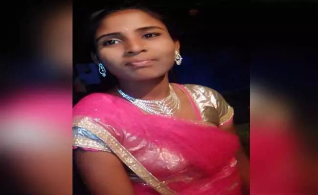 Girlfriend Commits Suicide While Talking On Video Call With Boyfriend In Nizamabad - Sakshi