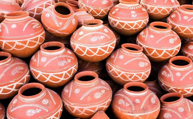 Summer Effect Increased Use of Pottery in The City - Sakshi