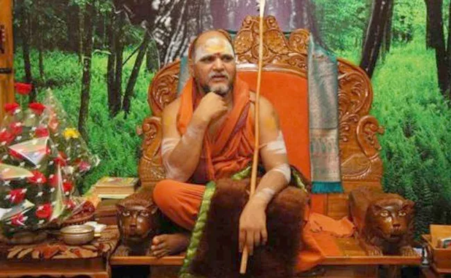Swaroopanandendra Saraswati Started The Tirumala Yatra Of Tribal Devotees - Sakshi