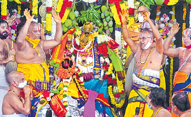Covid  Seetha Rama Wedding In Bhadrachalam - Sakshi