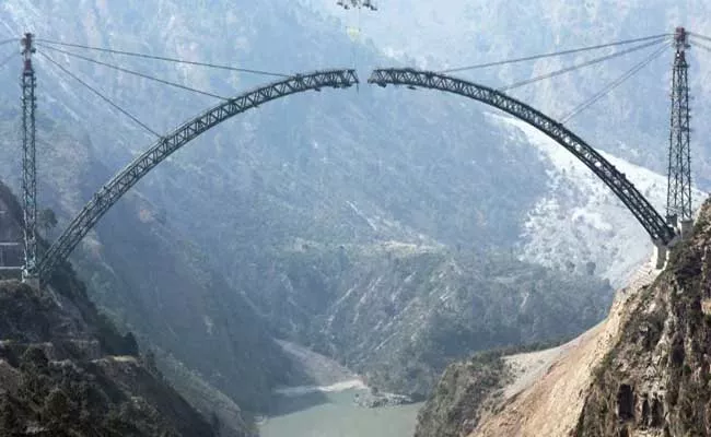  Arch Of Worlds Highest Railway Bridge In Jammu And Kashmir Completed - Sakshi