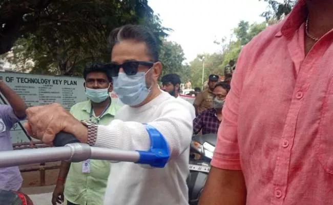 Coimbatore Press Club demands appology  alleges  Kamal Haasan tried to hit reporter  - Sakshi