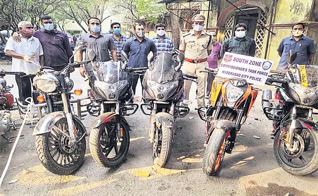 Sports Bike Thief Arrested By Police In Hyderabad - Sakshi