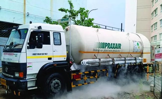 Proud Serve Society Oxygen Tankers Odisha To Hyderabad Tsrtc Driver-sakshi - Sakshi