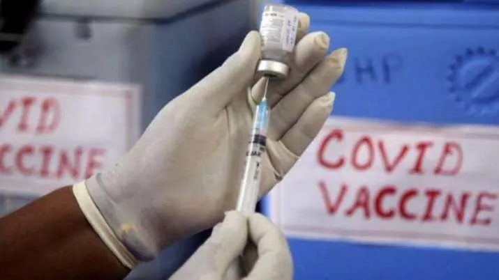 UP Govt Giving Vaccines Only to Locals of 18 Above Age Group - Sakshi