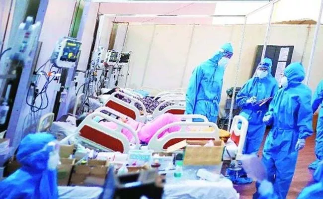 Corona Patients Escaped From King Koti Hospital Hyderabad - Sakshi