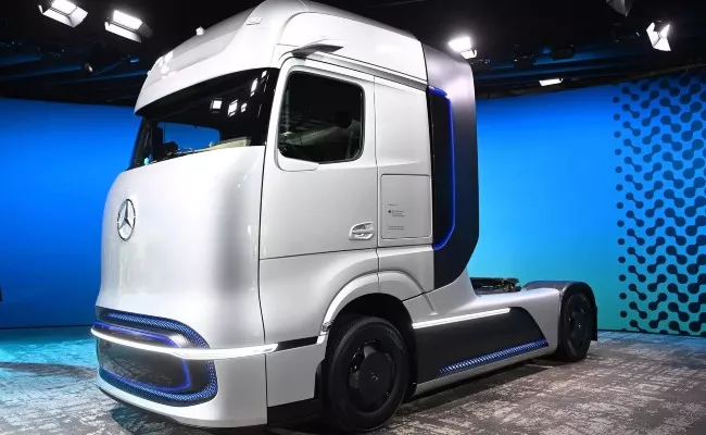 Daimler Truck says Batteries, Hydrogen are the Future - Sakshi