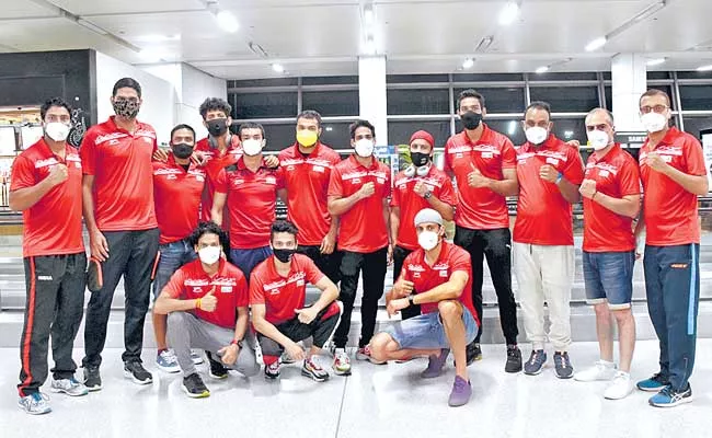 SpiceJet Carrying Indian Boxers Stays Mid-Air In Dubai UAE - Sakshi