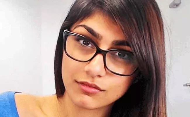 Porn Star Mia Khalifa Fire On Pakistan Bans Her TikTok Account - Sakshi