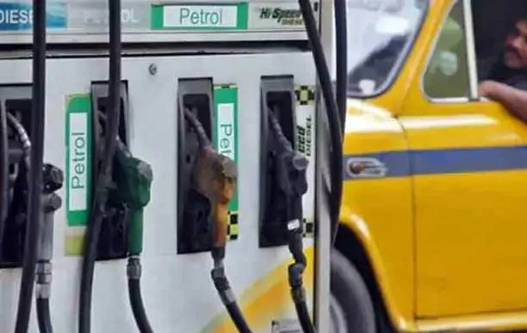 Petrol And Diesel Prices Hike In 27 May 2021 After One Day Pause - Sakshi